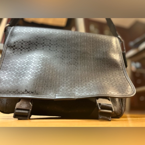 Coach messenger bag - authentic - Picture 2 of 8